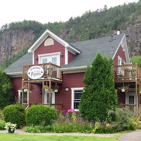 B&B Les Deux Pignons Petit-Saguenay Екстериор снимка