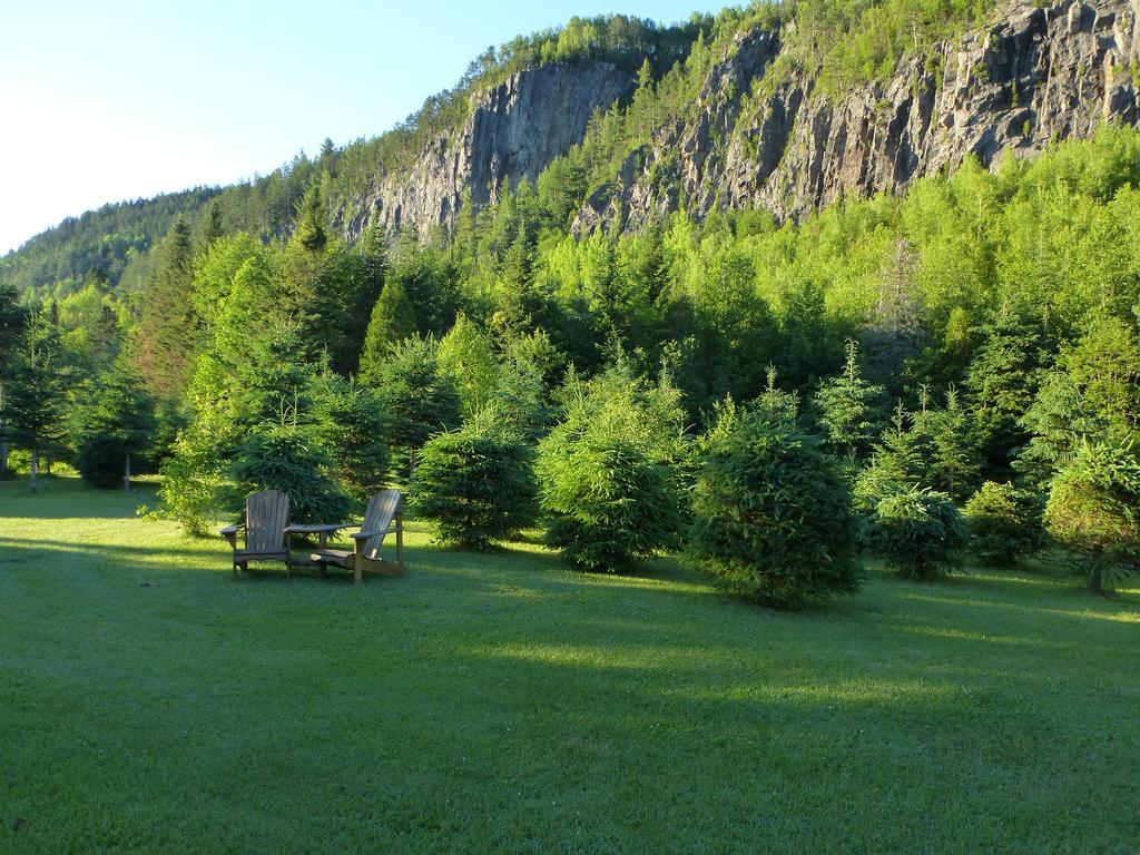 B&B Les Deux Pignons Petit-Saguenay Екстериор снимка