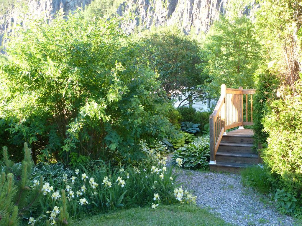 B&B Les Deux Pignons Petit-Saguenay Екстериор снимка