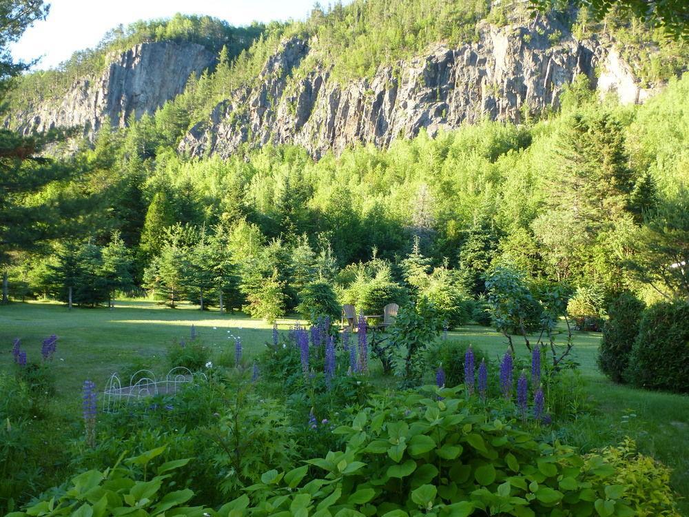 B&B Les Deux Pignons Petit-Saguenay Екстериор снимка