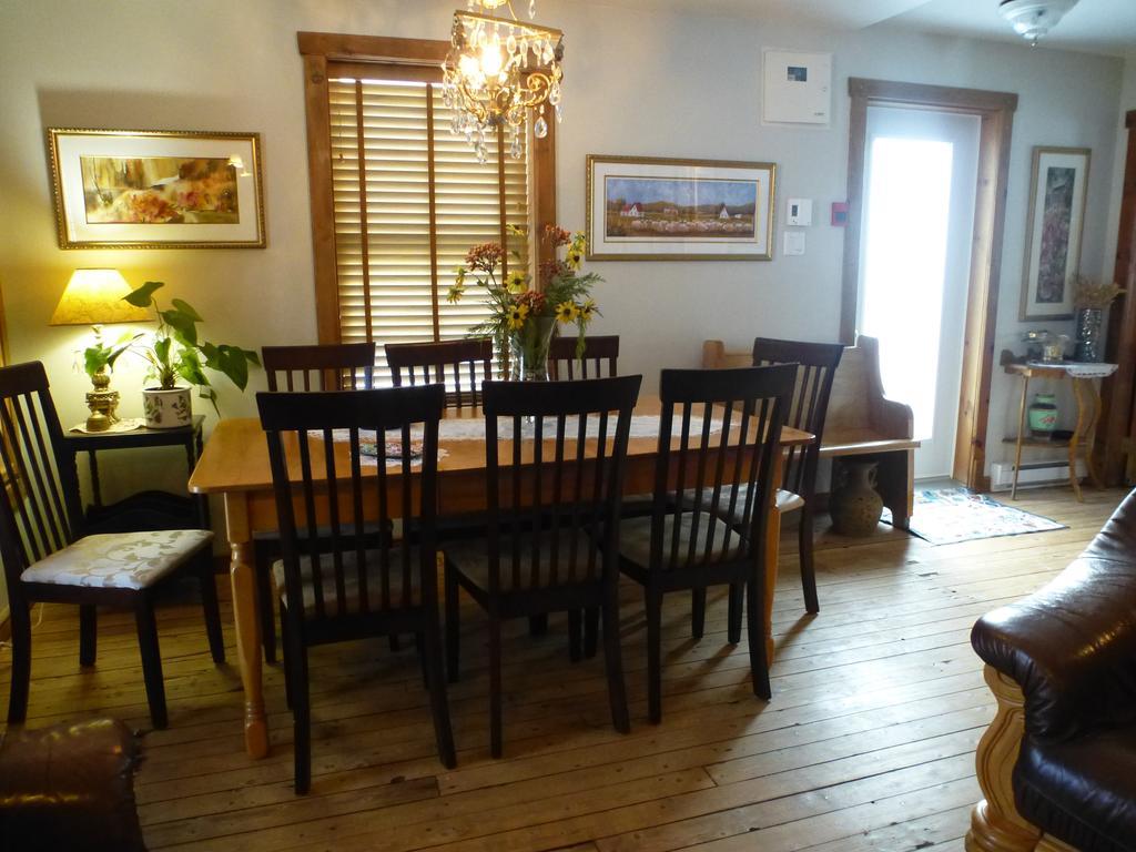 B&B Les Deux Pignons Petit-Saguenay Екстериор снимка