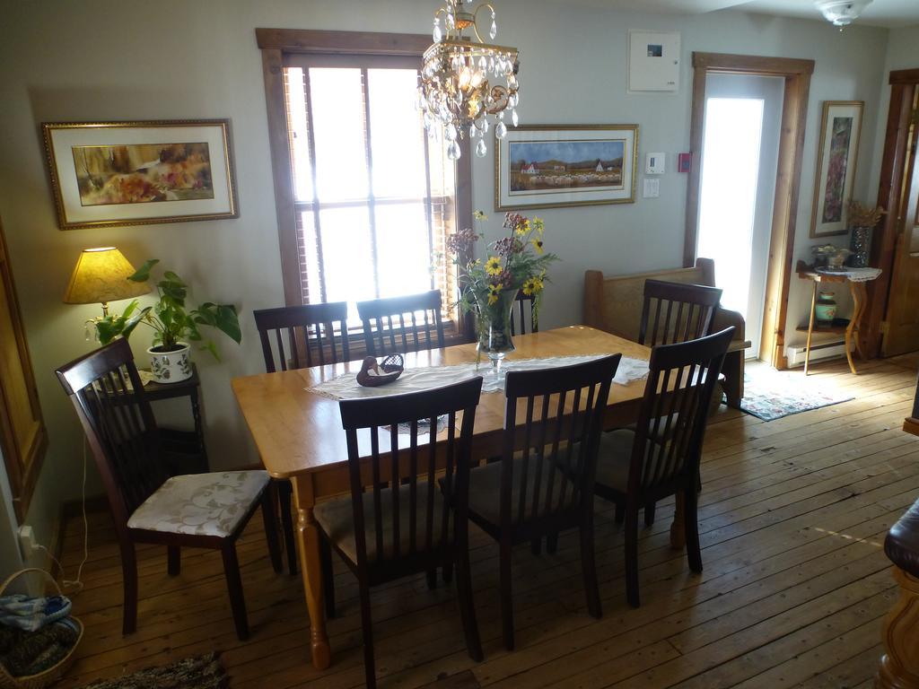 B&B Les Deux Pignons Petit-Saguenay Екстериор снимка