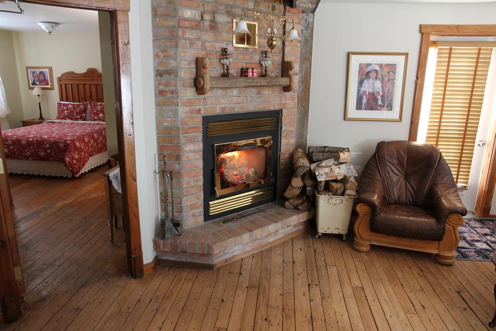 B&B Les Deux Pignons Petit-Saguenay Екстериор снимка