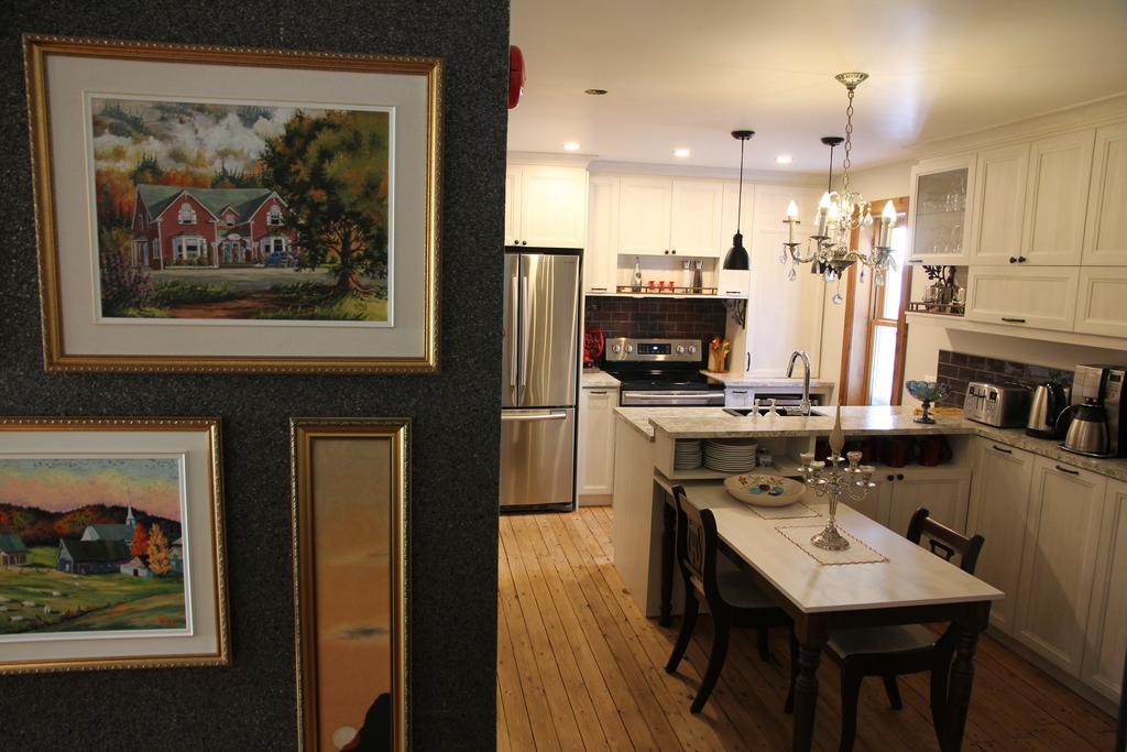 B&B Les Deux Pignons Petit-Saguenay Екстериор снимка