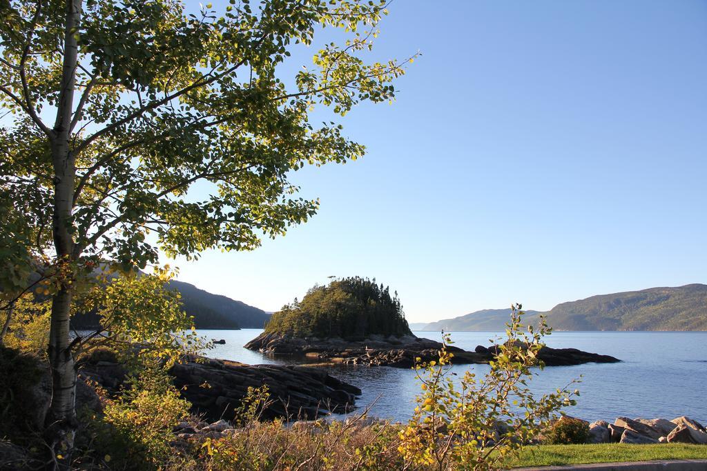 B&B Les Deux Pignons Petit-Saguenay Екстериор снимка