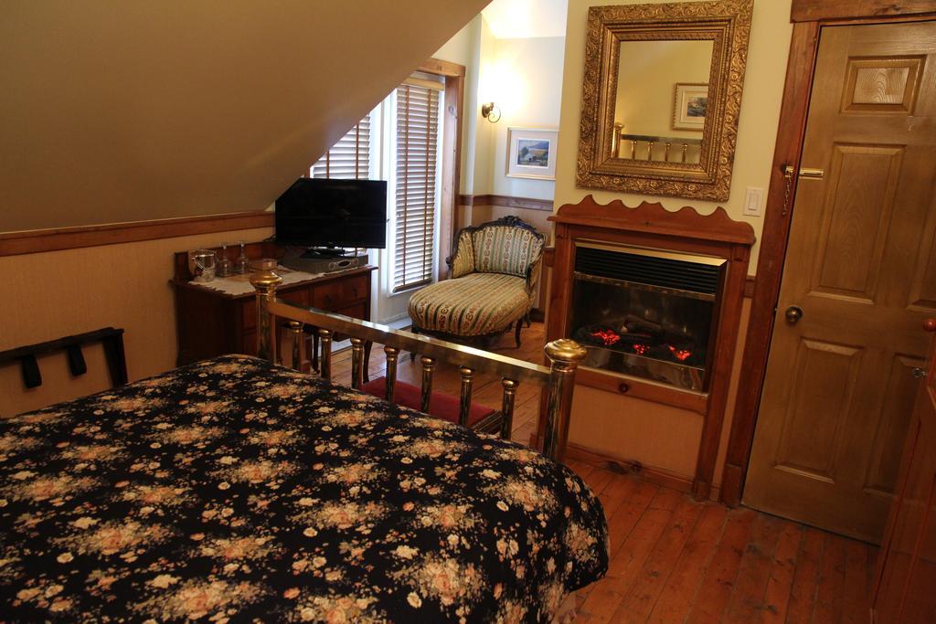 B&B Les Deux Pignons Petit-Saguenay Екстериор снимка