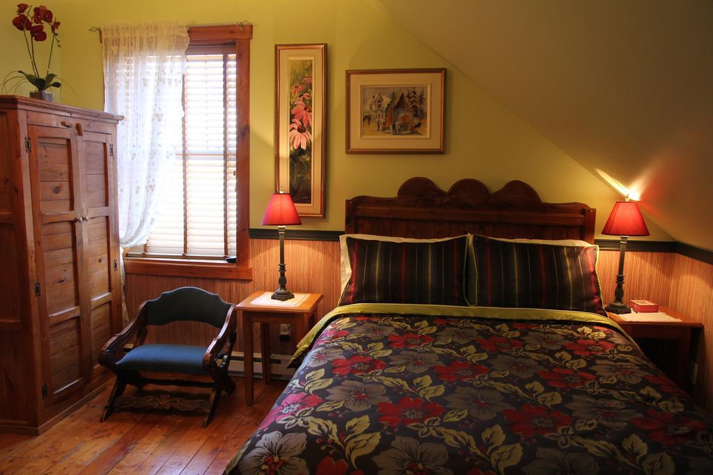 B&B Les Deux Pignons Petit-Saguenay Екстериор снимка