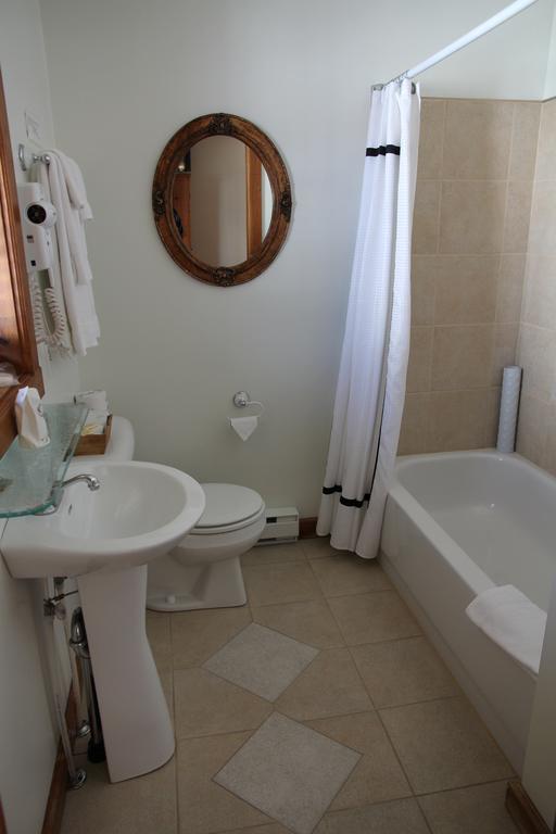 B&B Les Deux Pignons Petit-Saguenay Екстериор снимка