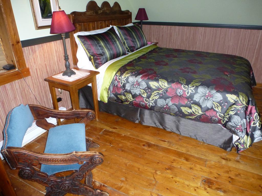 B&B Les Deux Pignons Petit-Saguenay Екстериор снимка