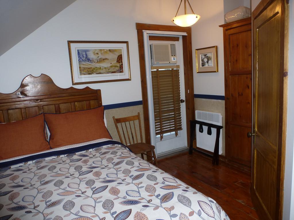 B&B Les Deux Pignons Petit-Saguenay Екстериор снимка