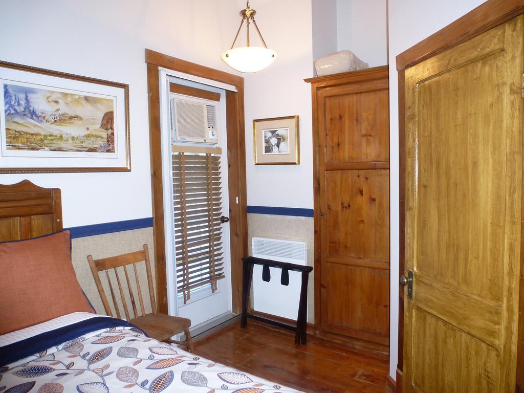 B&B Les Deux Pignons Petit-Saguenay Екстериор снимка