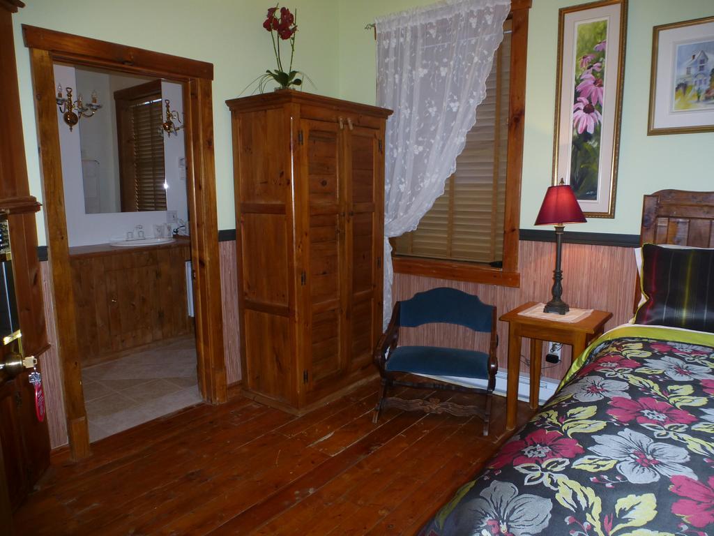 B&B Les Deux Pignons Petit-Saguenay Екстериор снимка