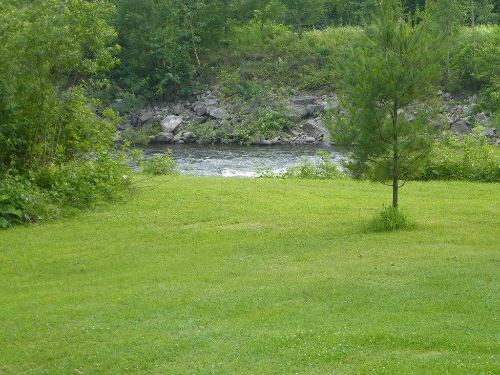 B&B Les Deux Pignons Petit-Saguenay Екстериор снимка