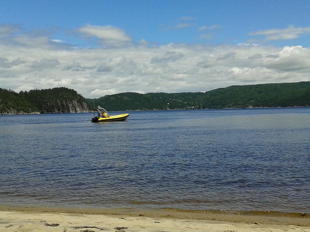 B&B Les Deux Pignons Petit-Saguenay Екстериор снимка