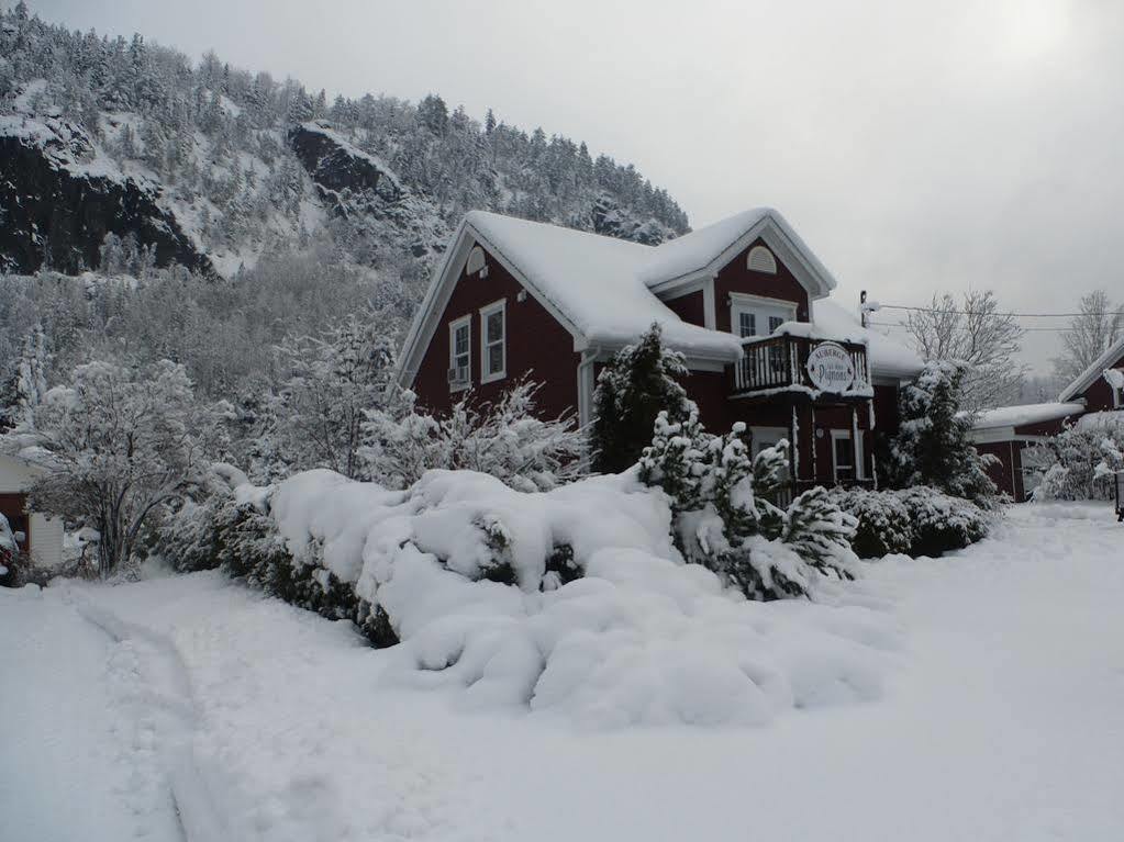 B&B Les Deux Pignons Petit-Saguenay Екстериор снимка
