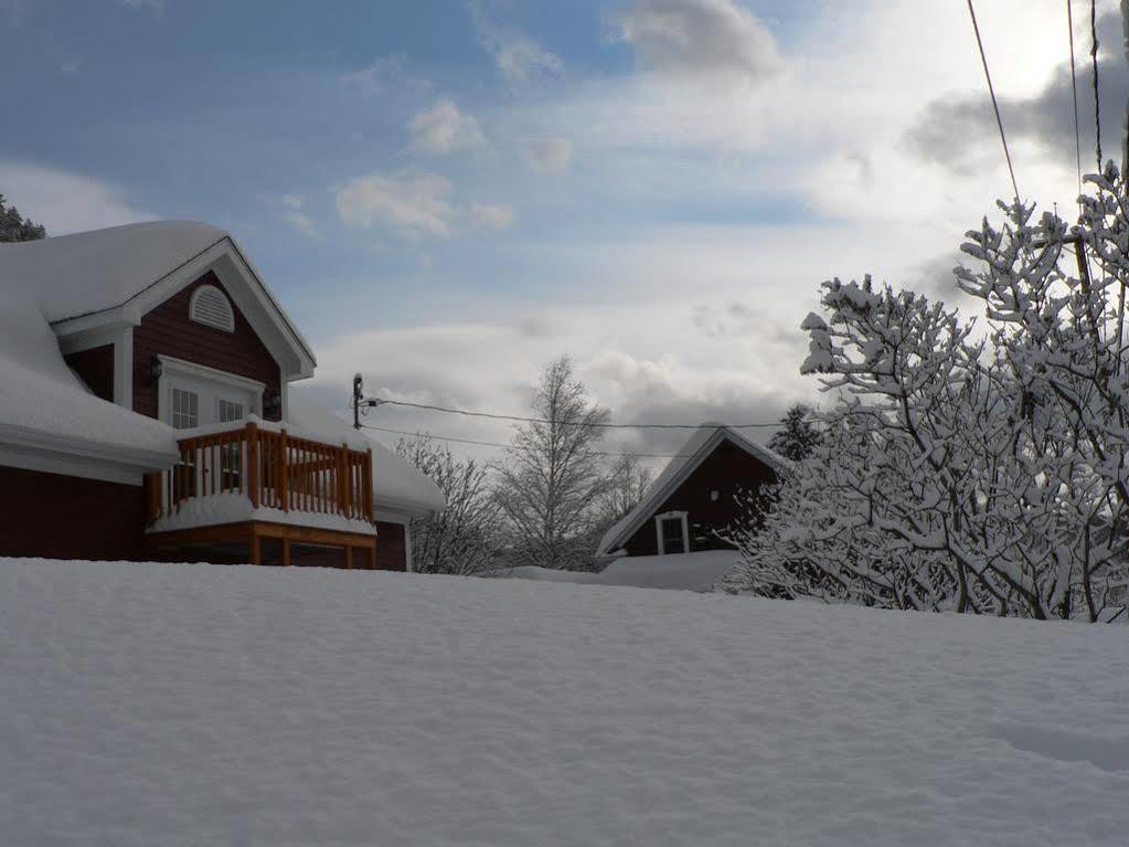 B&B Les Deux Pignons Petit-Saguenay Екстериор снимка